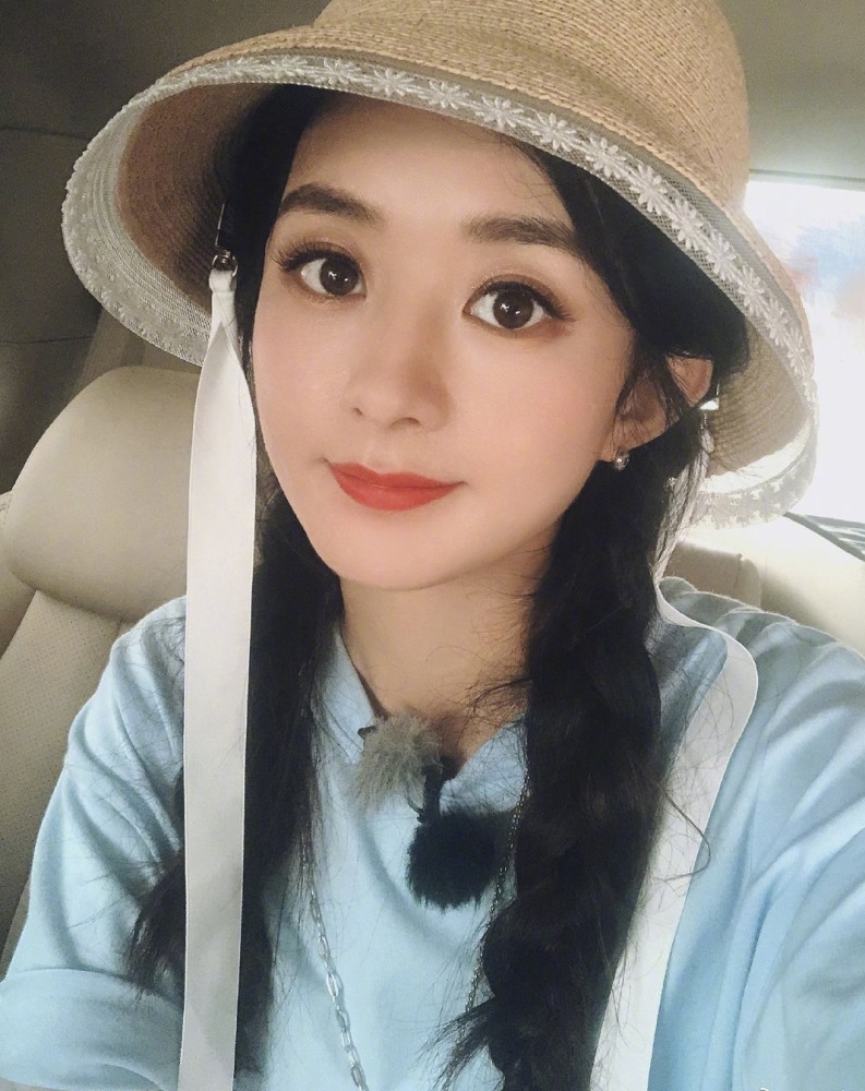 赵丽颖罕见晒18宫格照,扎双马尾俏皮嘟嘴卖萌,玩泡泡机少女心泛滥