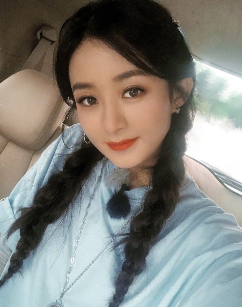 赵丽颖|赵丽颖罕见晒18宫格照，扎双马尾俏皮嘟嘴卖萌，玩泡泡机少女心泛滥