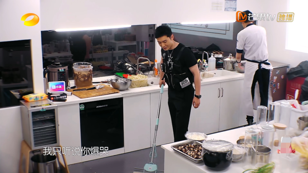 中餐厅4|《中餐厅4》接待外国贵宾，赵丽颖露怯不敢答话，李浩菲举动得体