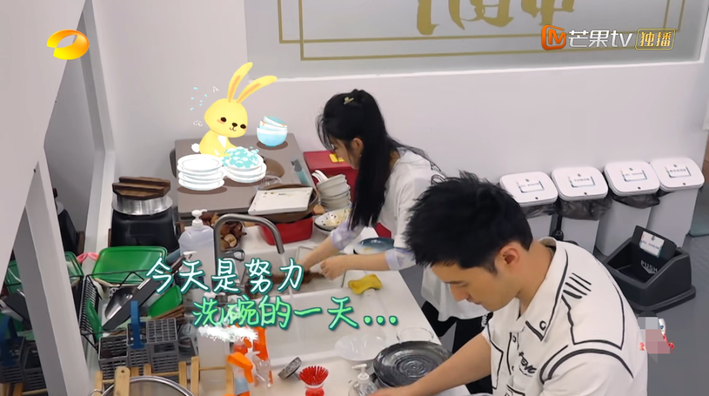 中餐厅4|《中餐厅4》接待外国贵宾，赵丽颖露怯不敢答话，李浩菲举动得体