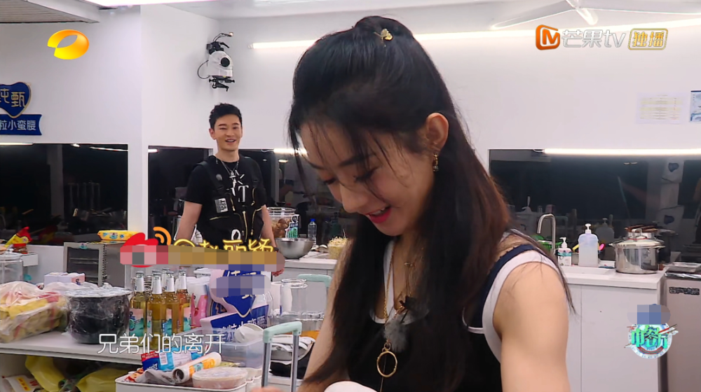 中餐厅4|《中餐厅4》接待外国贵宾，赵丽颖露怯不敢答话，李浩菲举动得体