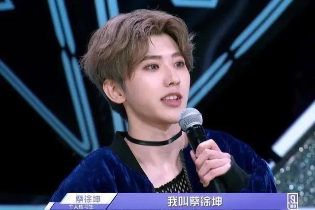 迪丽热巴|迪丽热巴发文为杨幂庆生，却意外使用蔡徐坤表情包被撕