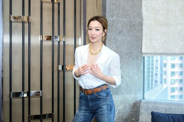 白衬衫|一件白衬衫也能玩出不同花样，林心如果然有心机，高圆圆这么穿也赢了热巴