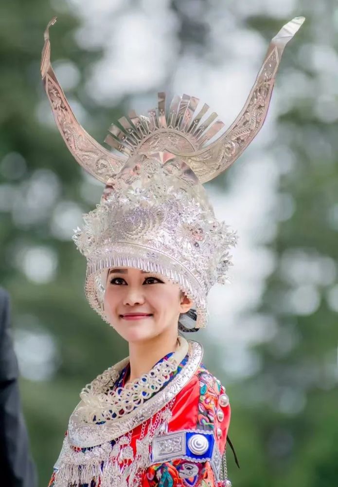 华联人物专访陈芸贵州苗寨飞出的金凤凰在海外成为公益女神