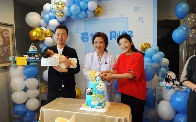 海霞|海霞第二次带新主播潘涛亮相，谁还记得四年前第一次播的刚强吗？