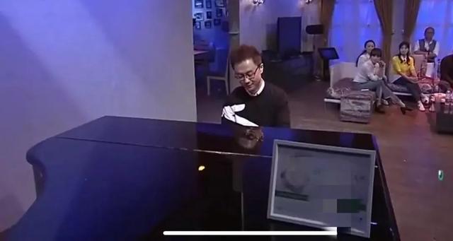 海霞|海霞第二次带新主播潘涛亮相，谁还记得四年前第一次播的刚强吗？