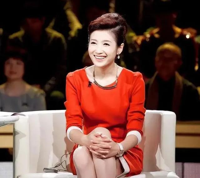 海霞|海霞第二次带新主播潘涛亮相，谁还记得四年前第一次播的刚强吗？