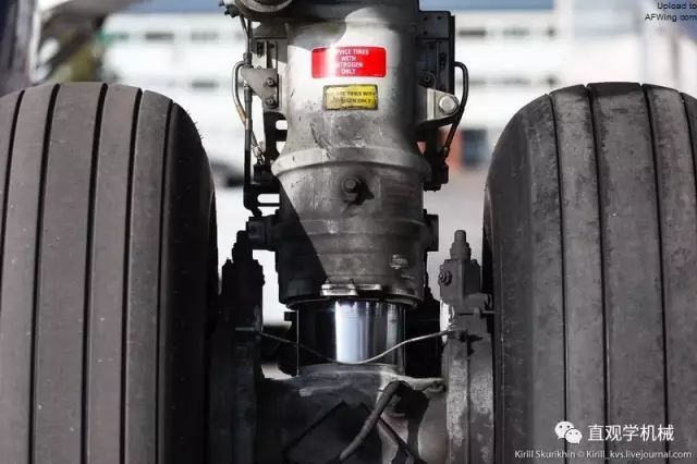 起落架|形形色色的飞机起落架，一个能承受上百吨起降冲击力量的结构