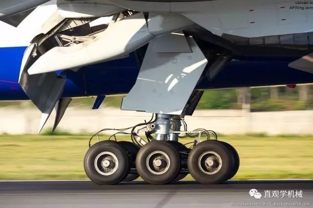 起落架|形形色色的飞机起落架，一个能承受上百吨起降冲击力量的结构