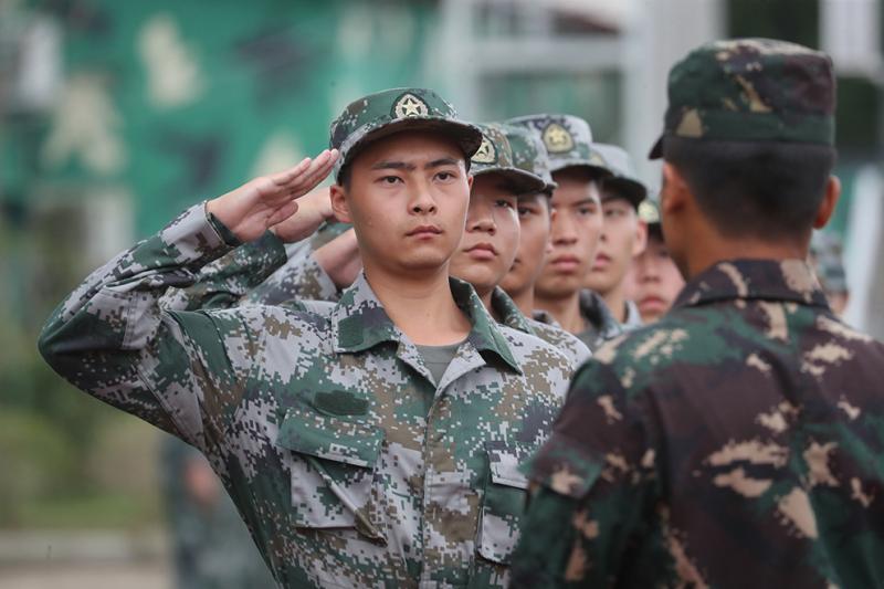 女兵笑容特别甜男兵苦练精气神上海新兵进行役前集中训练