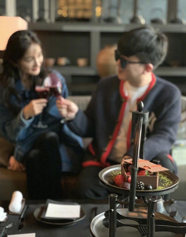 杨幂|杨幂34岁生日，张大大郭敬明晒合影送祝福，迪丽热巴发文却意外翻车