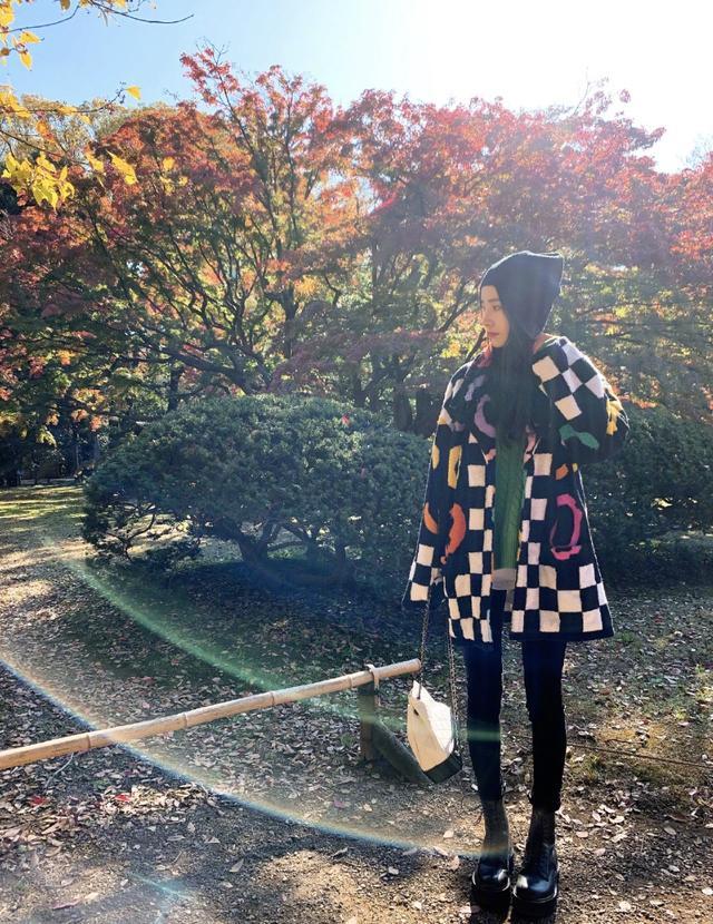 杨幂|杨幂34岁生日，张大大郭敬明晒合影送祝福，迪丽热巴发文却意外翻车