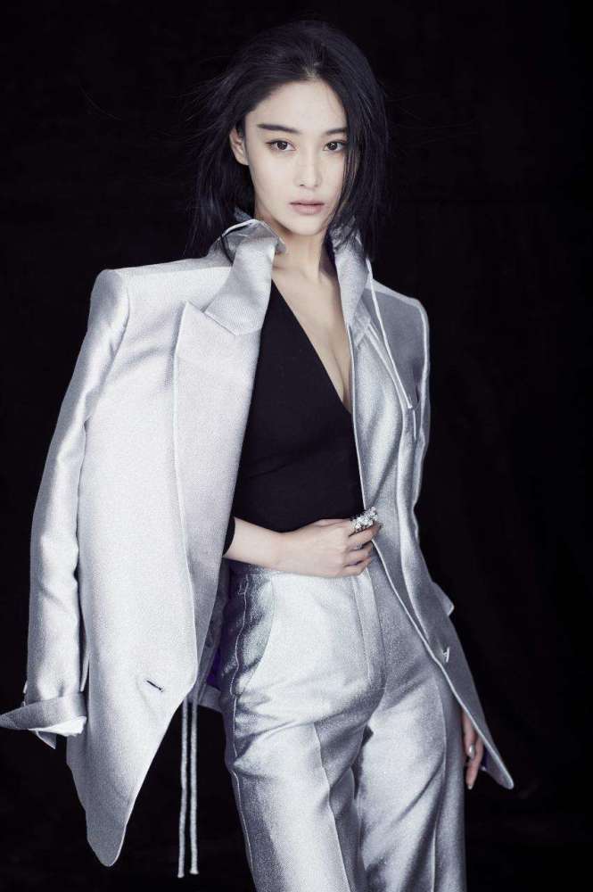 张馨予|张馨予发博晒美食，呼吁对女演员胖瘦不要太苛刻，你怎么看？