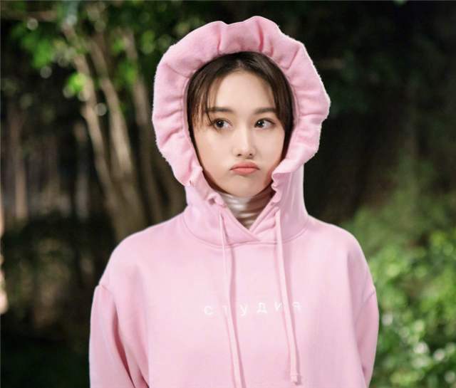 张馨予|张馨予发博晒美食，呼吁对女演员胖瘦不要太苛刻，你怎么看？