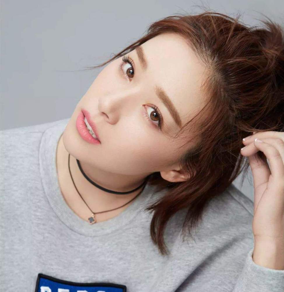 张馨予|张馨予发博晒美食，呼吁对女演员胖瘦不要太苛刻，你怎么看？