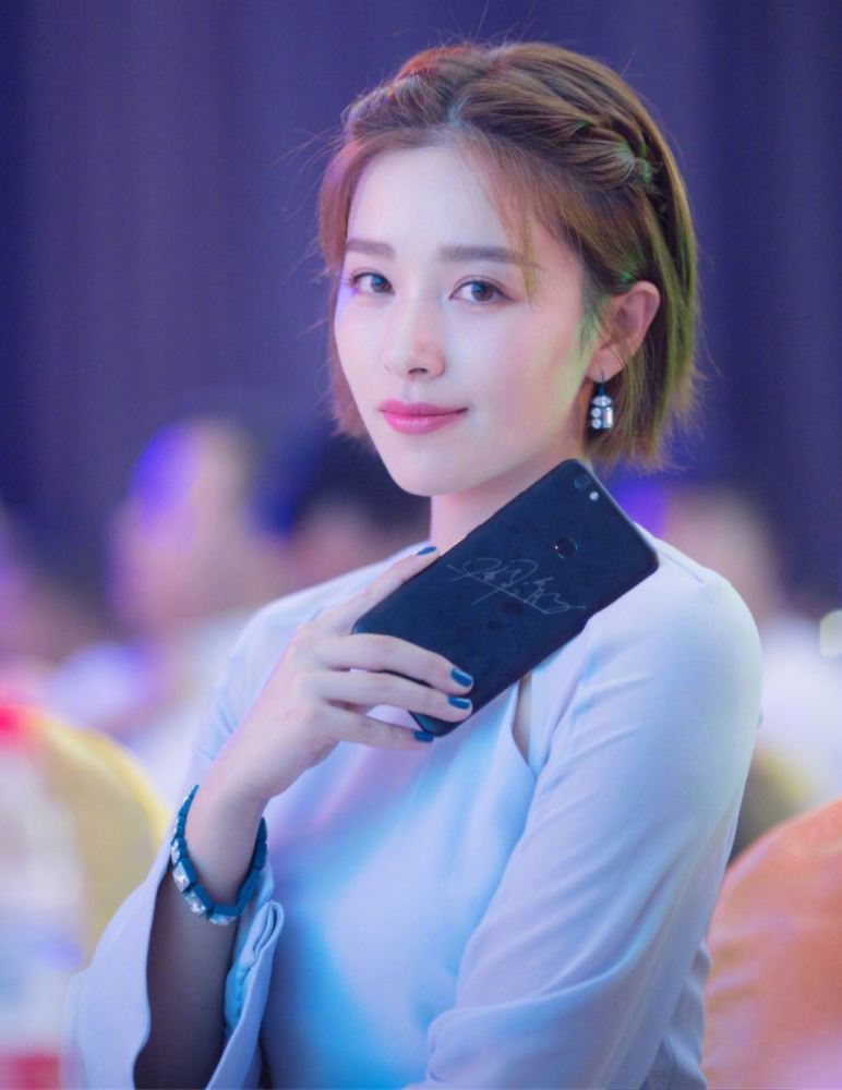 张馨予|张馨予发博晒美食，呼吁对女演员胖瘦不要太苛刻，你怎么看？