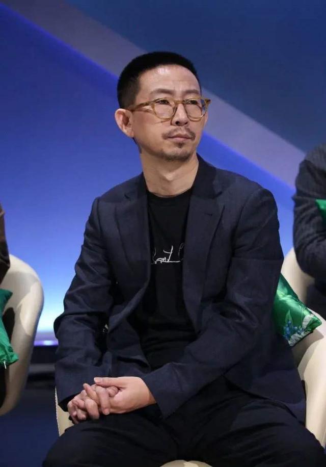 王思聪|王思聪深夜吃瓜！点赞李佳航怼丁太升内容，被调侃不睡觉没夜生活