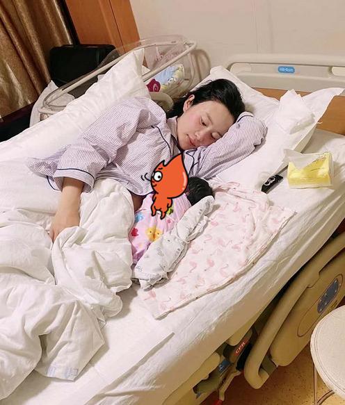 张纪中|69岁张纪中再当爹？小31岁女助理一年半生俩娃，曾2年做3次试管