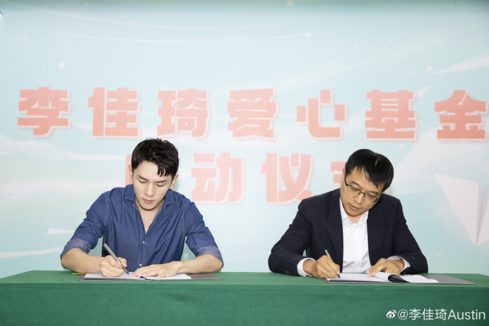 李佳琦|陷入流量焦虑之后，薇娅、李佳琦们还能火多久？