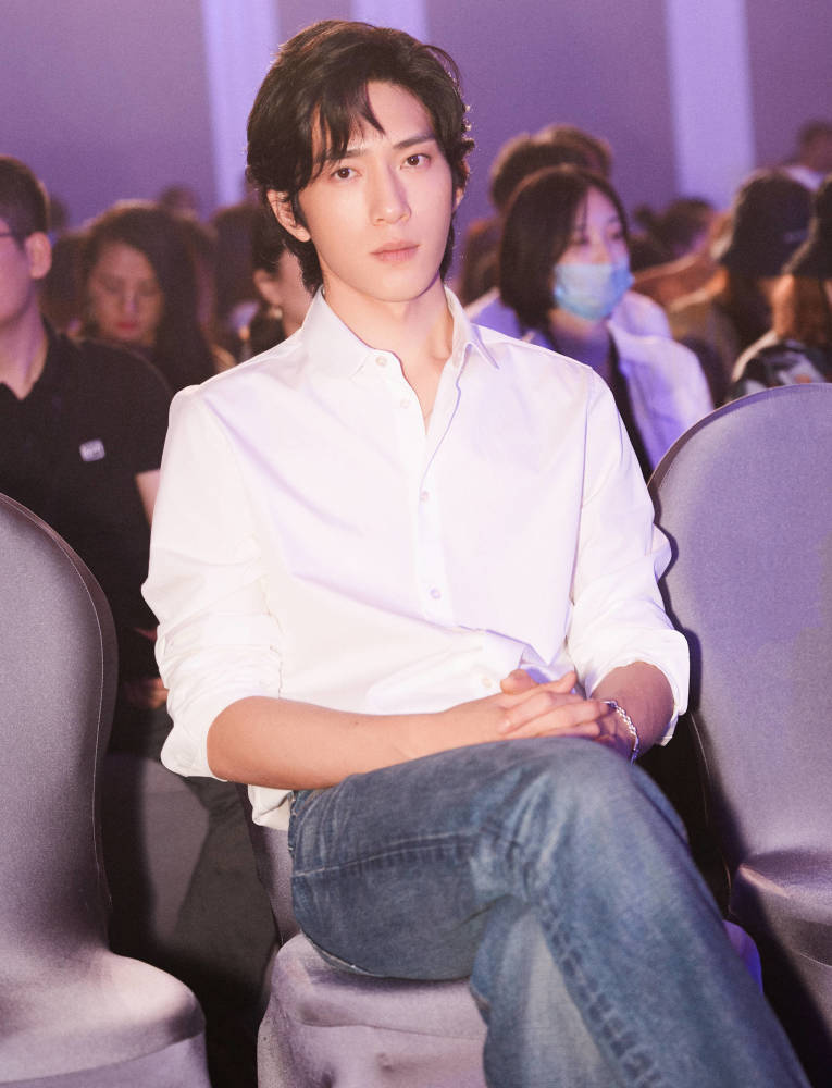 杨紫|杨紫又接了一部大女主剧，男主是井柏然，cp感有点弱