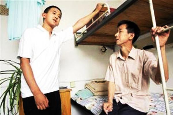 上大学|10岁上大学，逼父母在北京买房的神童，是眼光独到还是爱慕虚荣？