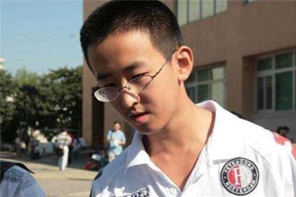 上大学|10岁上大学，逼父母在北京买房的神童，是眼光独到还是爱慕虚荣？