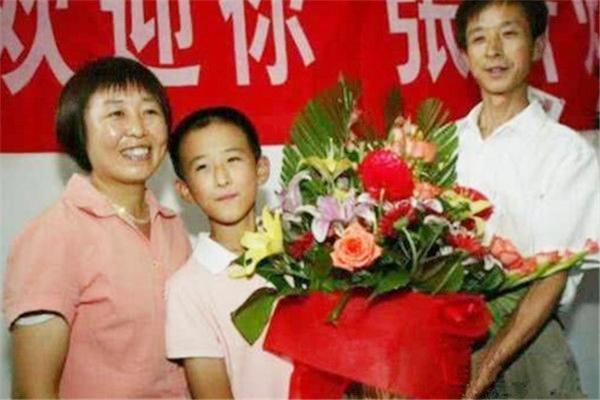 上大学|10岁上大学，逼父母在北京买房的神童，是眼光独到还是爱慕虚荣？