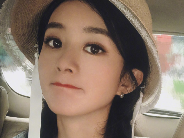 有种"整容"叫赵丽颖生娃后,扎双麻花辫俏皮可爱宛如少女,冯绍峰捡到宝