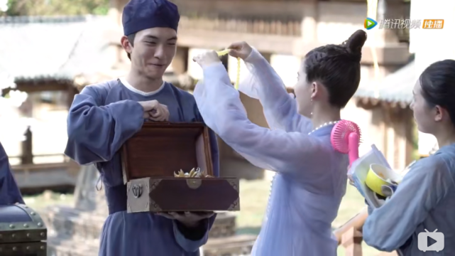 传闻中的陈芊芊花絮精致的剧组从道具到吃食都没有让人失望