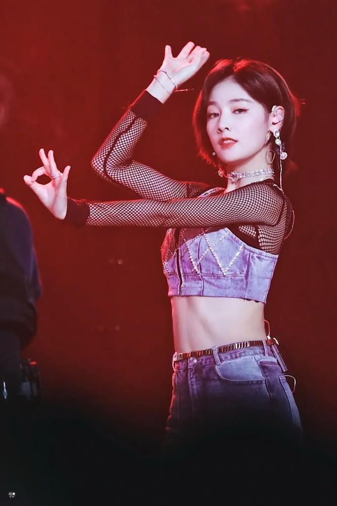 赵粤|赵粤粉丝被批“窝里横”，给隔壁许佳琪道歉，却对刘些宁态度强硬