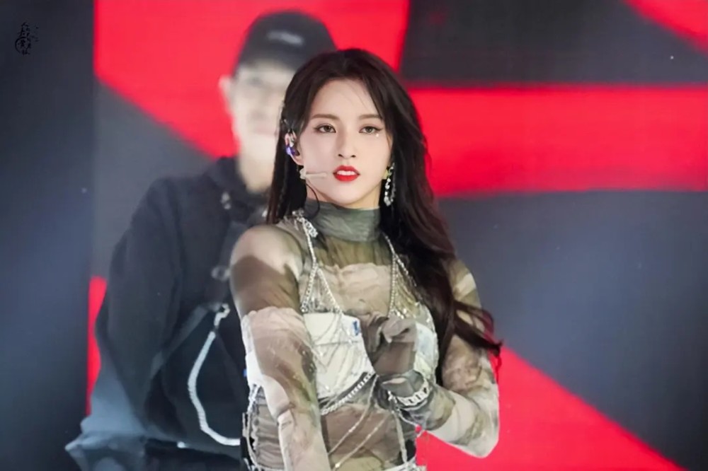 赵粤|赵粤粉丝被批“窝里横”，给隔壁许佳琪道歉，却对刘些宁态度强硬