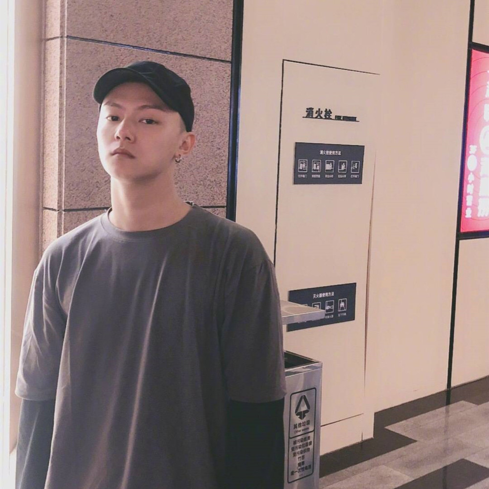 变形计最土豪城市主人公伸手要钱几千起步看到变形后的他网友感动