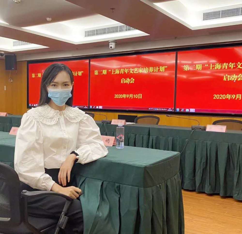 唐嫣|与赵丽颖一样，唐嫣产子后脸部微胖变“优雅贵妇”