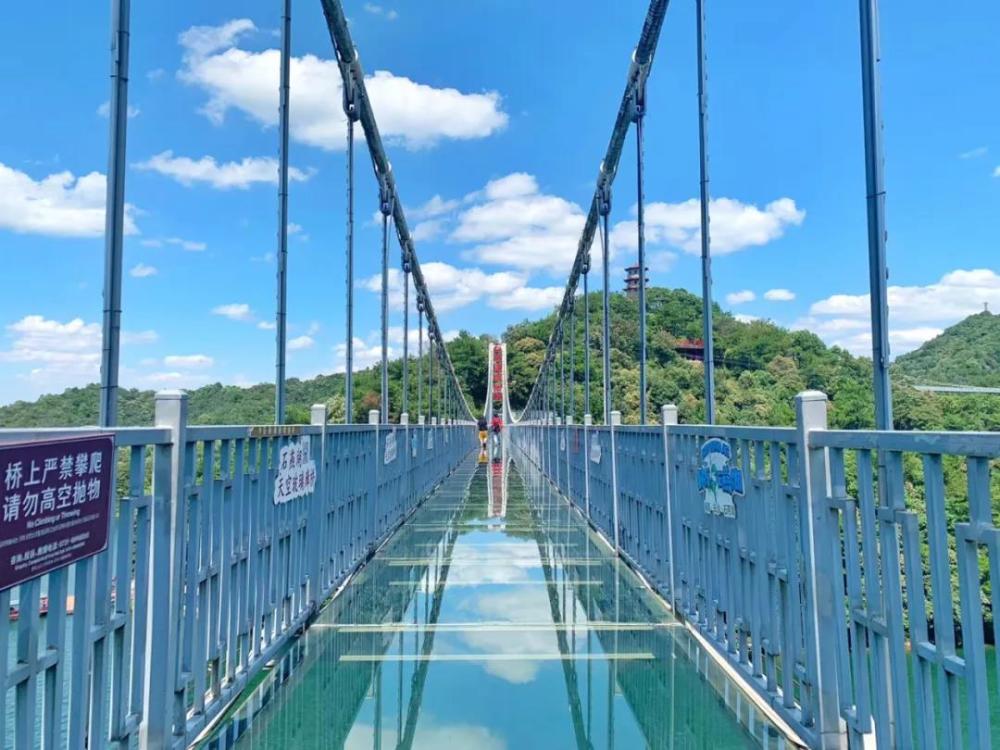 石燕湖国庆亲子特惠,走3千米空中森林步道,过家门口跨岛玻璃桥
