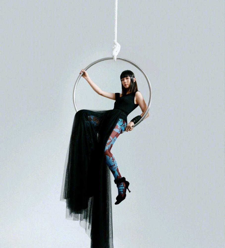 身高158的邢菲晒私照,穿搭显高挑又女神,堪称小个子穿搭典范