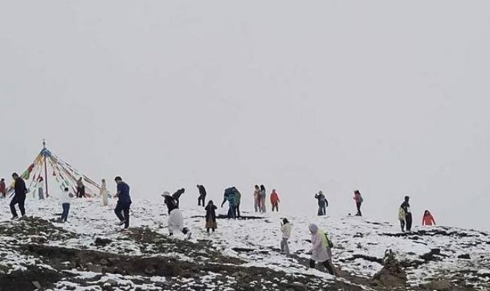 三伏天|8月我国罕见降雪，这样的气候正常吗？看看科学家怎么说