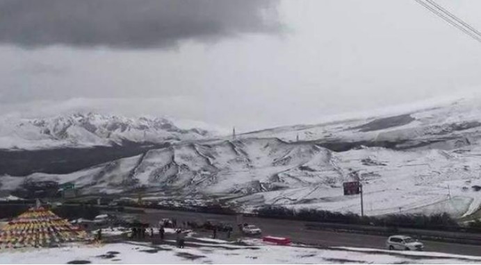 三伏天|8月我国罕见降雪，这样的气候正常吗？看看科学家怎么说