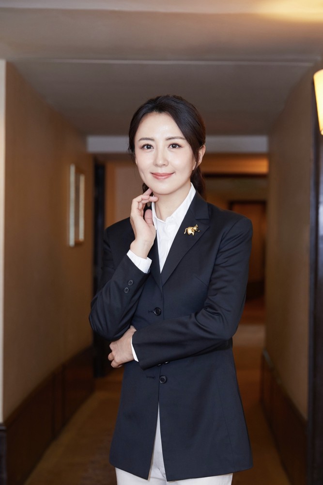 以家人之名中的陈婷现身穿黑色运动装显低调本人很美