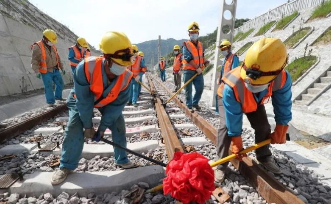 8億元,金臺鐵路磐安南站項目佔1億元;第二批鐵路(軌道)政府專項債26.