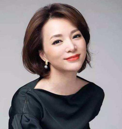 董卿|董卿：刚被传开除，央视就直接发博打脸造谣者，她为什么屡传被查？