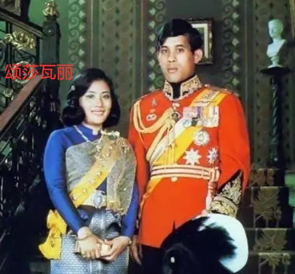 玛哈·哇集拉隆功|68岁泰王画画仍充满童真童趣，对妻儿却随心所欲、冷血无情
