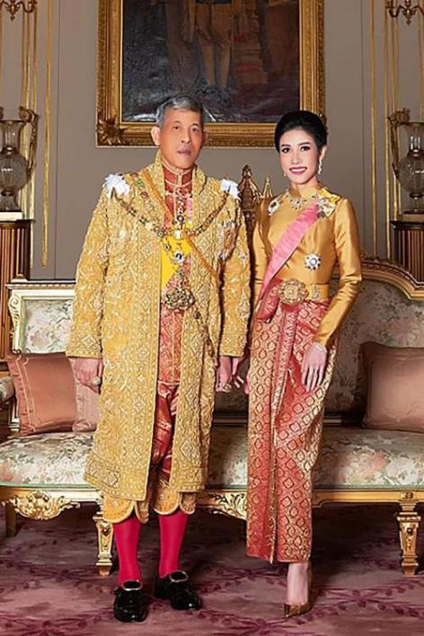 玛哈·哇集拉隆功|68岁泰王画画仍充满童真童趣，对妻儿却随心所欲、冷血无情