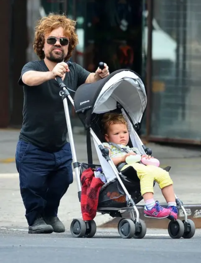 权利游戏中的患侏儒症的小恶魔彼特丁拉基是个好的爸爸