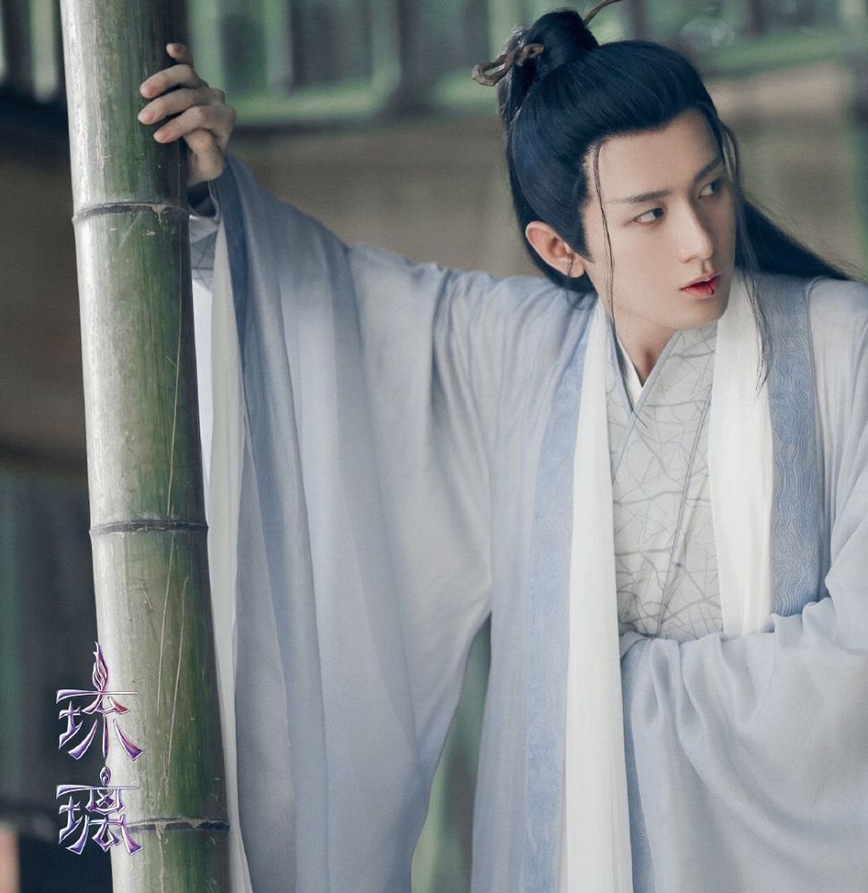 任嘉伦|同为欢瑞艺人，任嘉伦成毅成功翻红，而他曾被力捧却一手好牌打烂