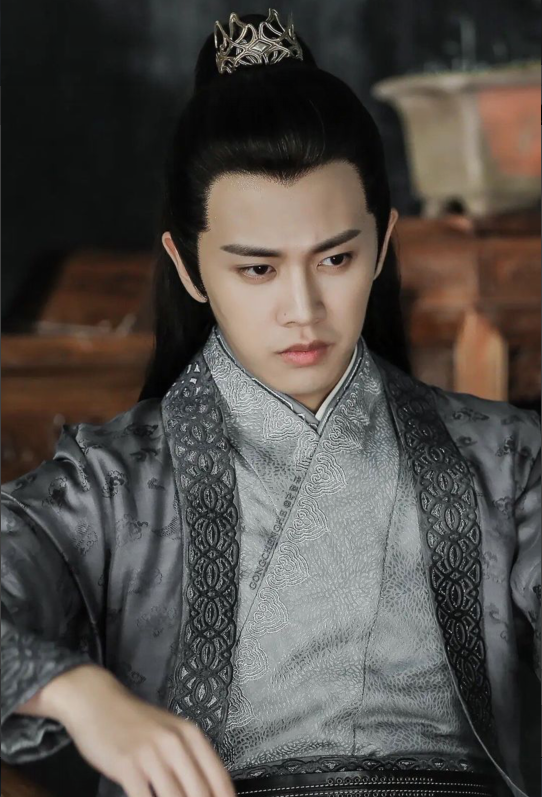 任嘉伦|同为欢瑞艺人，任嘉伦成毅成功翻红，而他曾被力捧却一手好牌打烂