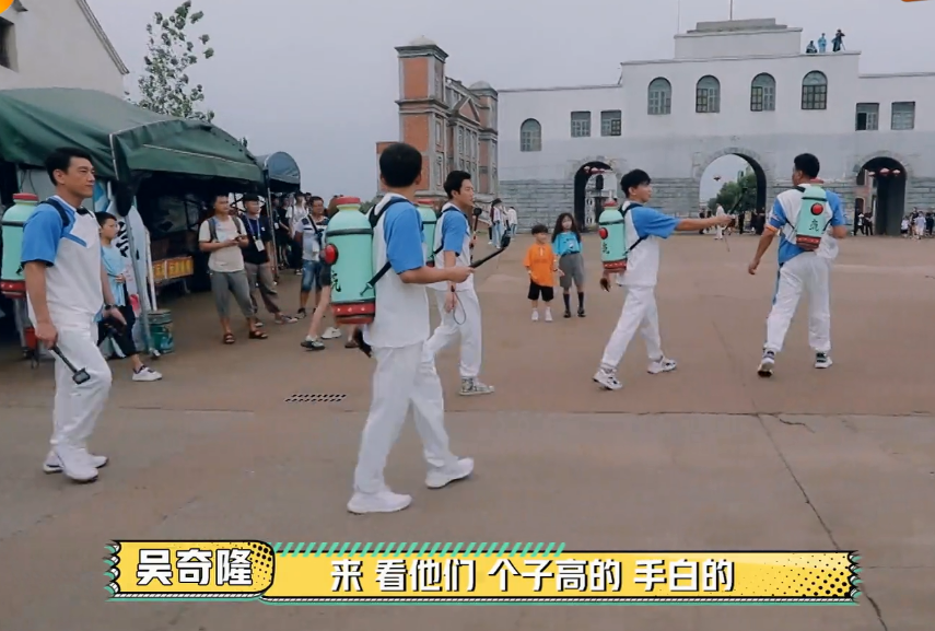 芒果|芒果两档综艺，看哥哥的节目很放松，为何看浪姐越来越压抑