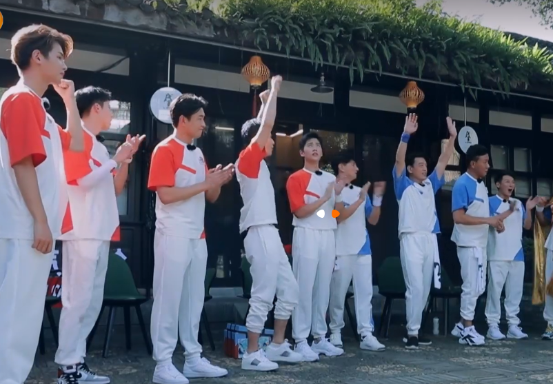 芒果|芒果两档综艺，看哥哥的节目很放松，为何看浪姐越来越压抑