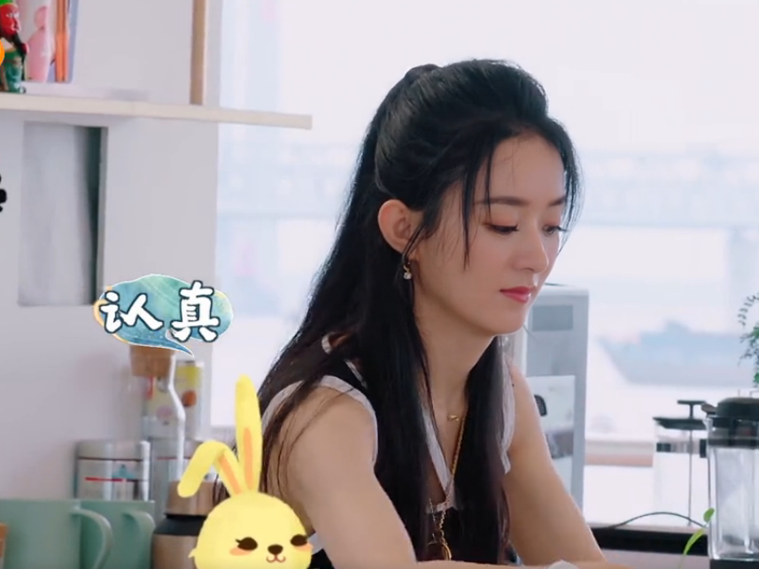 刘宇宁|娃娃哭后，赵丽颖马上往回跑，有谁注意刘宇宁干了啥？活该你红