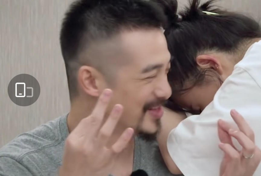 杨子姗|杨子姗因洁癖情绪爆发，老公吴中天处理方式，简直就是教科书