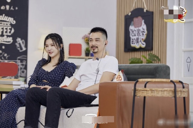 杨子姗|杨子姗因洁癖情绪爆发，老公吴中天处理方式，简直就是教科书